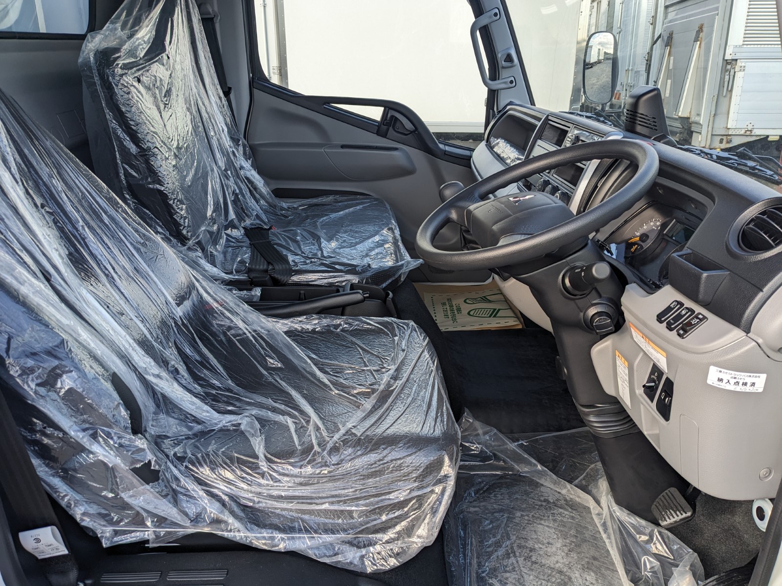 【新古車！】UNIVEGA TRRENO300 3×8s サイズ55 車両詳細｜トラックレンタル｜UJ RENTAL